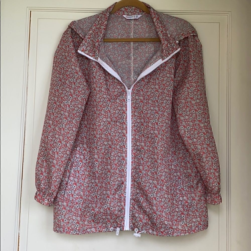 Pretty And Lightweight Water Resistant And Wind Breaker Jacket